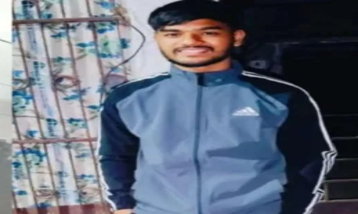 भीषण सड़क हादसे में युवक की मौत, आक्रोशित लोगों ने किया सड़क जाम