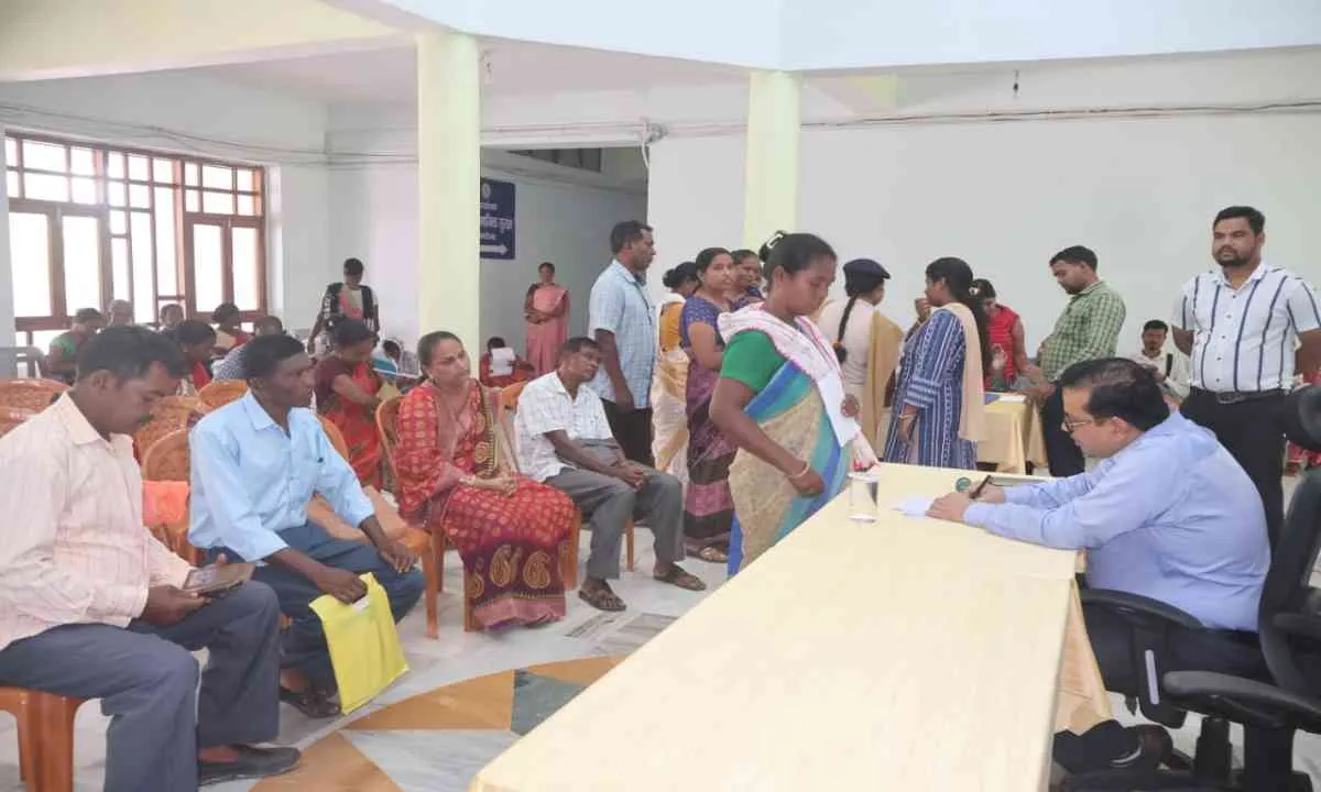 Simdega News: समाहरणालय में जनता दरबार का आयोजन