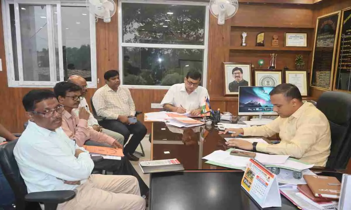 Simdega News: उप विकास आयुक्त की अध्यक्षता में  मोबाइल नेटवर्क सुधार को लेकर बैठक