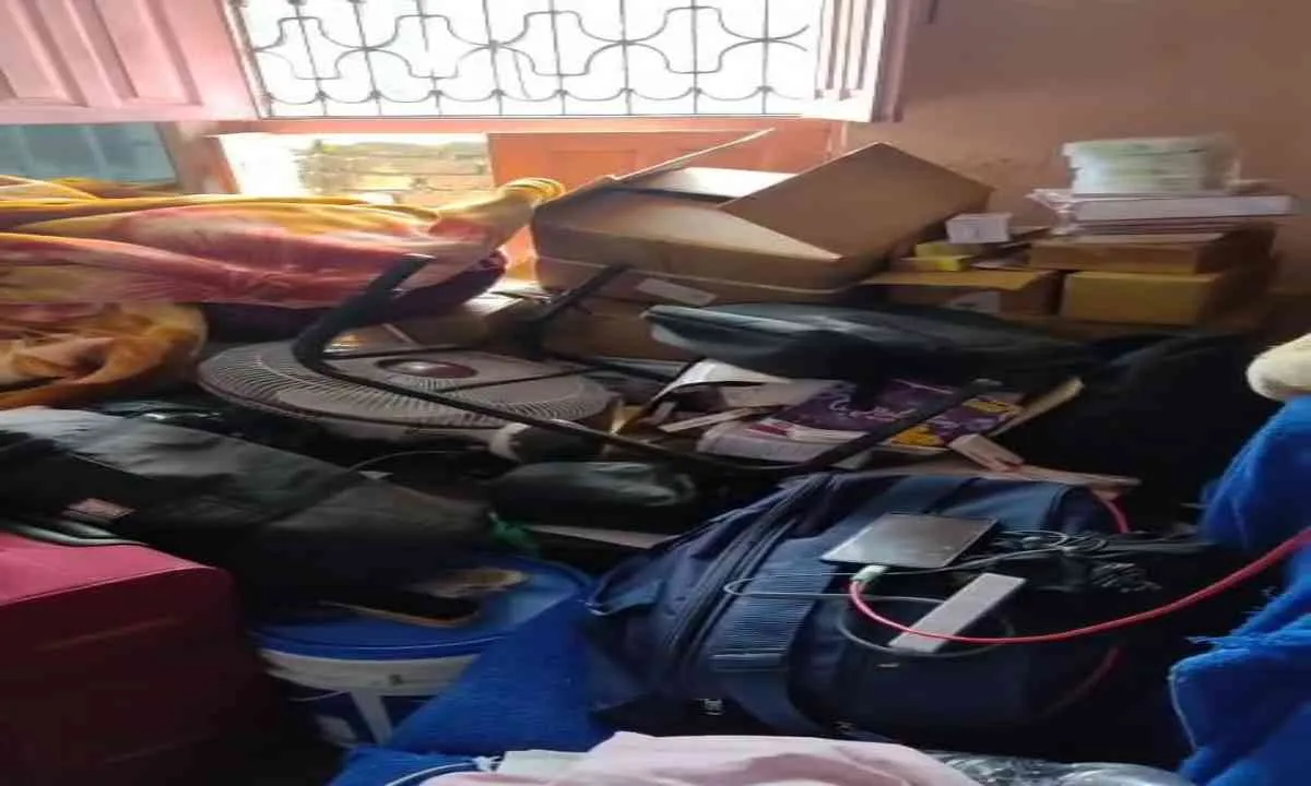  Koderma News: रिटायर्ड बिजली कर्मी के आवास से लाखों की चोरी