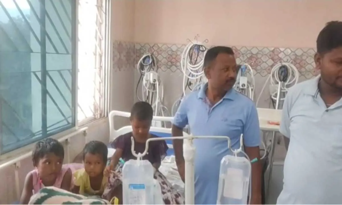 Latehar News: चाऊमिन खाने से 35 बच्चे हुए गंभीर रुप से बीमार