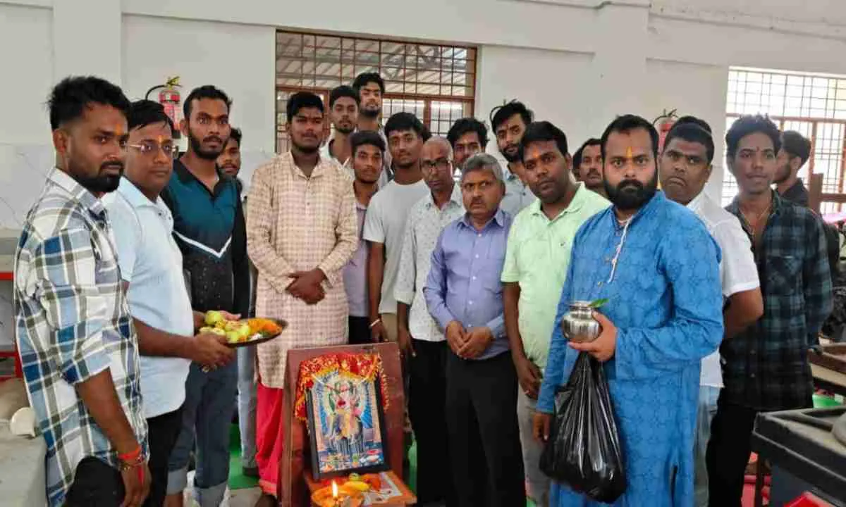 भगवान विश्वकर्मा के तकनीक कौशल से हमें जीवन में मिलती हैं प्रेरणा: डॉ अयोध्या प्रसाद 