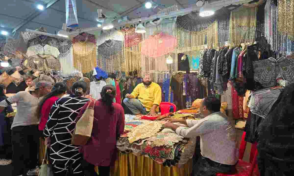 Ranchi News: एक्सपो उत्सव मेला चौथे दिन खरीदारों की भीड़, पसंदीदा समान पर छूट