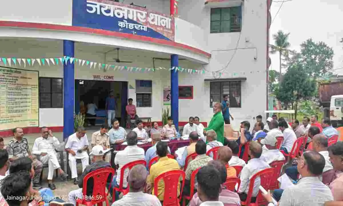 Koderma News: दुर्गा पूजा को लेकर शांति समिति की बैठक संपन्न