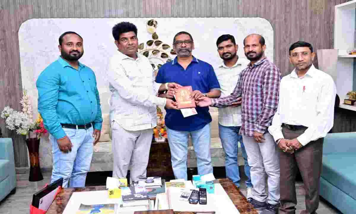 मुख्यमंत्री हेमन्त सोरेन ने श्री दुर्गा पूजा एवं रावण दहन समिति के प्रतिनिधिमंडल से की शिष्टाचार मुलाकात 