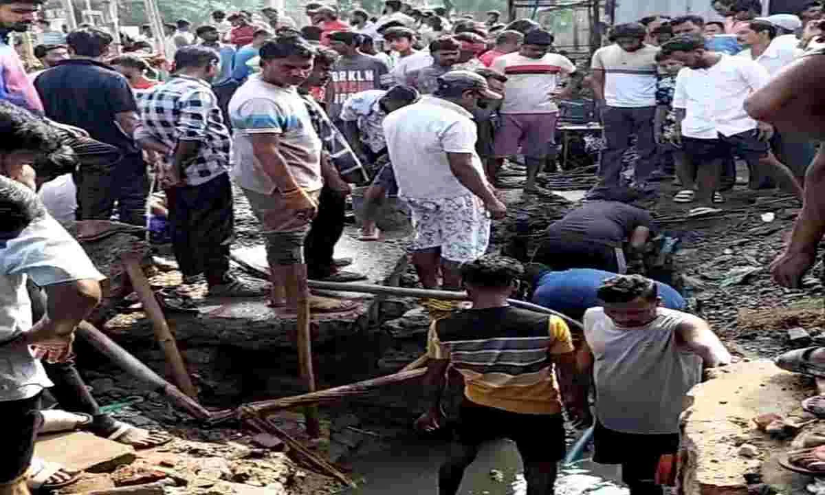 Giridih News: मां की गोद से मासूम नाले में गिरा,  खोजबीन जारी