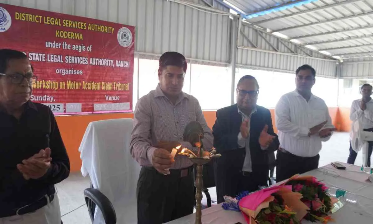 Koderma News: मानवता की सेवा ही पुलिस का पहला धर्म: बाल कृष्ण तिवारी