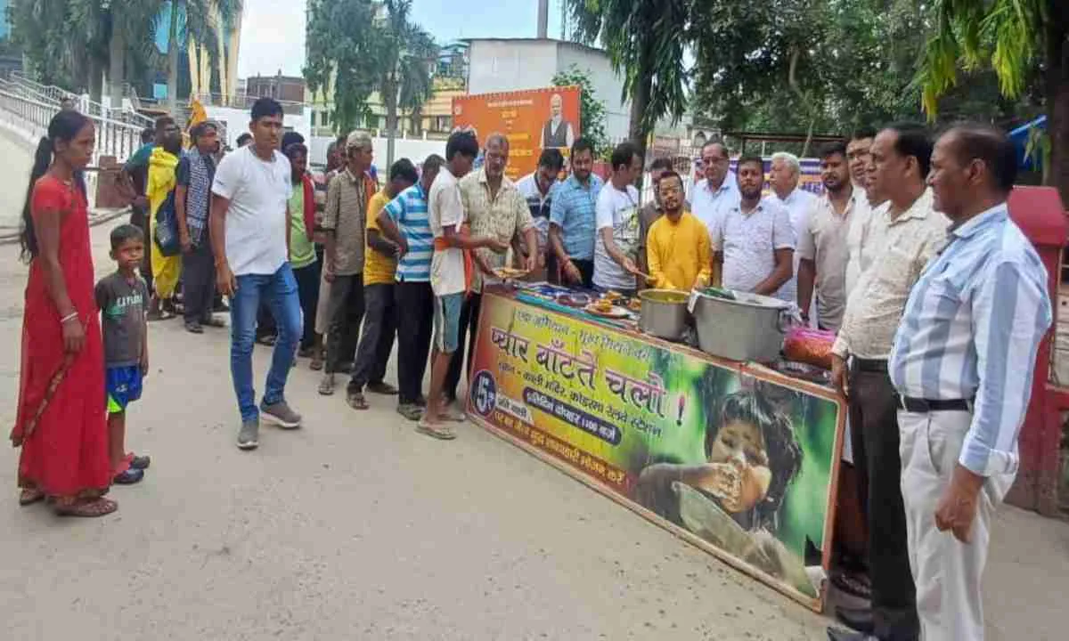 Koderma News: बुजुर्ग समाज के मार्गदर्शक होते हैं: प्रदीप खाटूवाला 