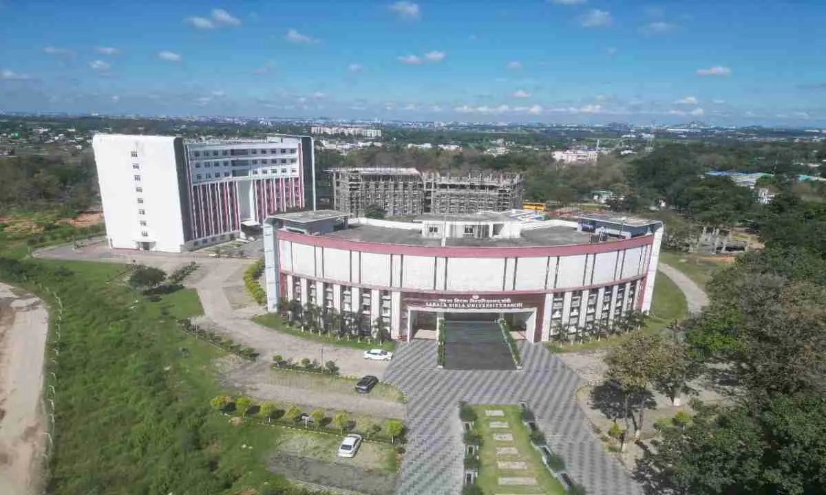 Ranchi News: एसबीयू में धूमधाम से आयोजित किया गया आठवां स्थापना दिवस 