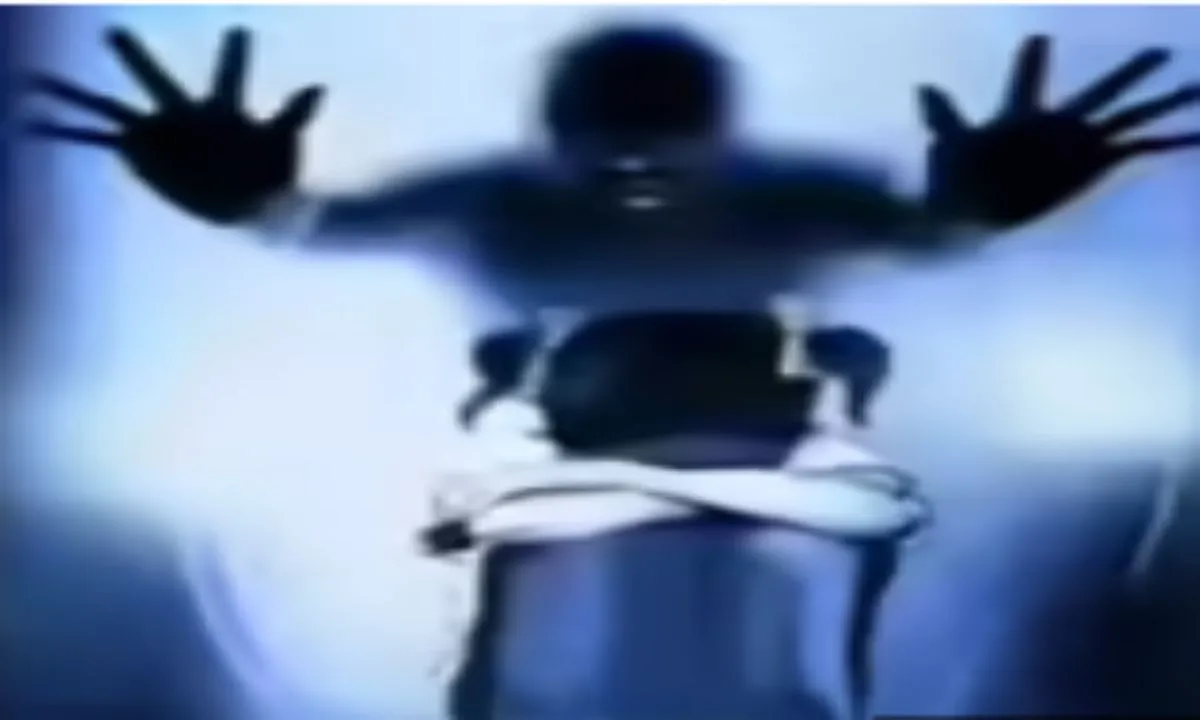 Koderma News: गुरु शिष्य के रिश्ते को किया शर्मसार, सातवीं की छात्रा ने कंप्यूटर शिक्षक पर लगाया गंभीर आरोप 