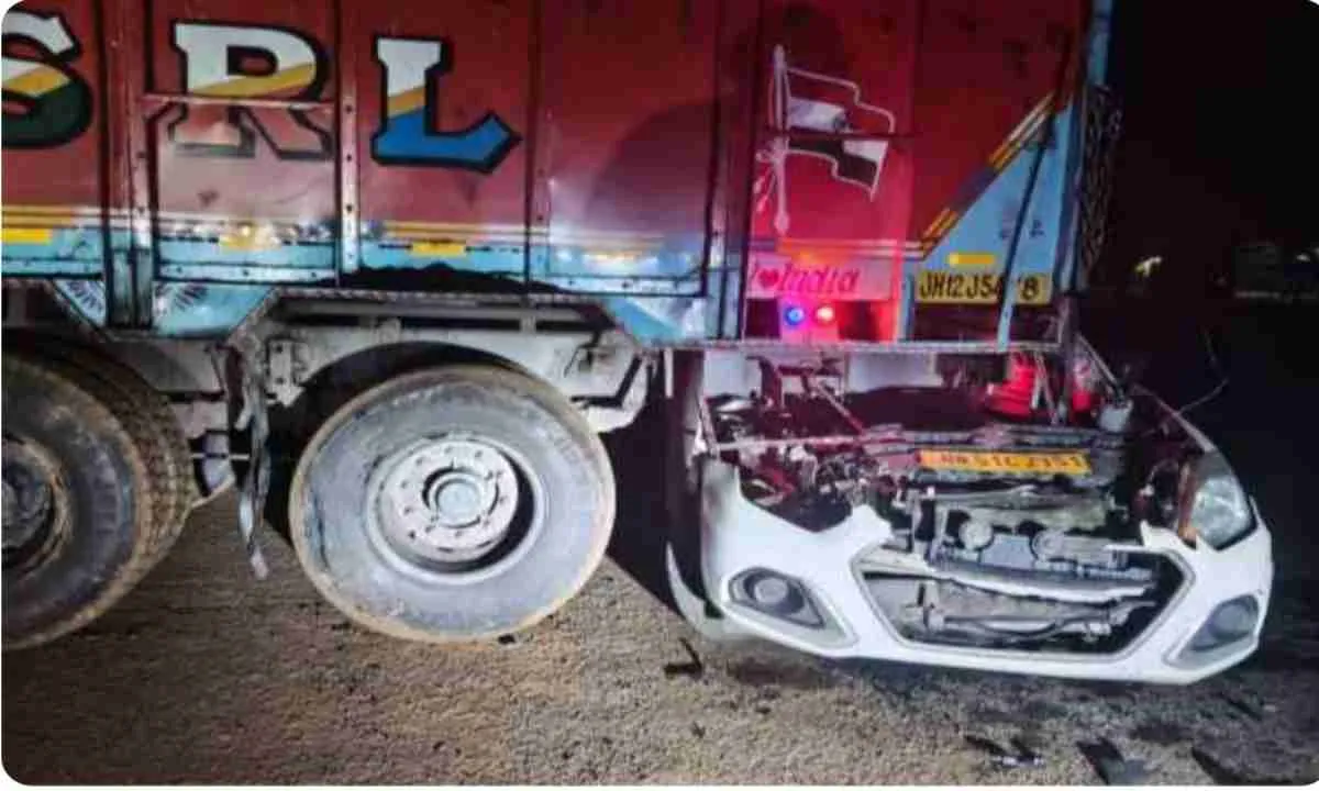 Chaibasa News: झरिया मोड़ पर भीषण सड़क हादसा, मां-बेटी सहित तीन की मौत