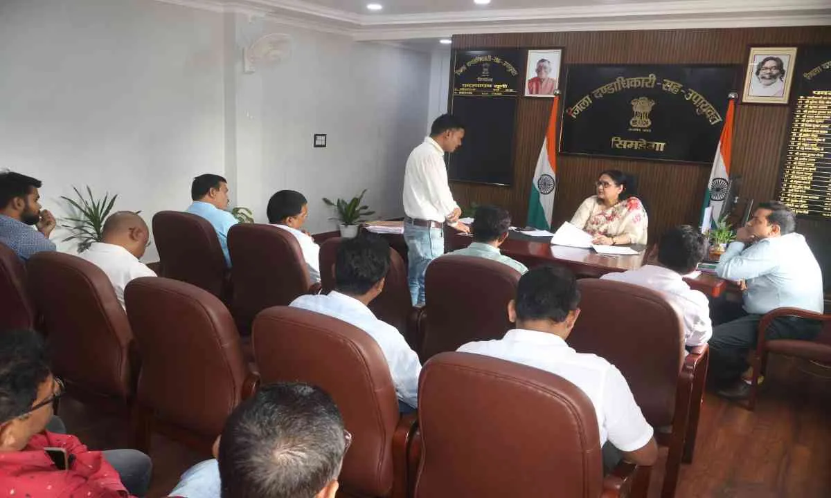 Simdega News: कंचन सिंह की अध्यक्षता में जिला सड़क सुरक्षा समिति की बैठक 