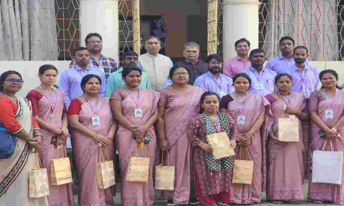 Koderma News: ज्ञान, संस्कृति और सृजन का उत्सव — मंजुला शर्मा मेमोरियल एकेडमी में प्रकाशोत्सव का भव्य आयोजन