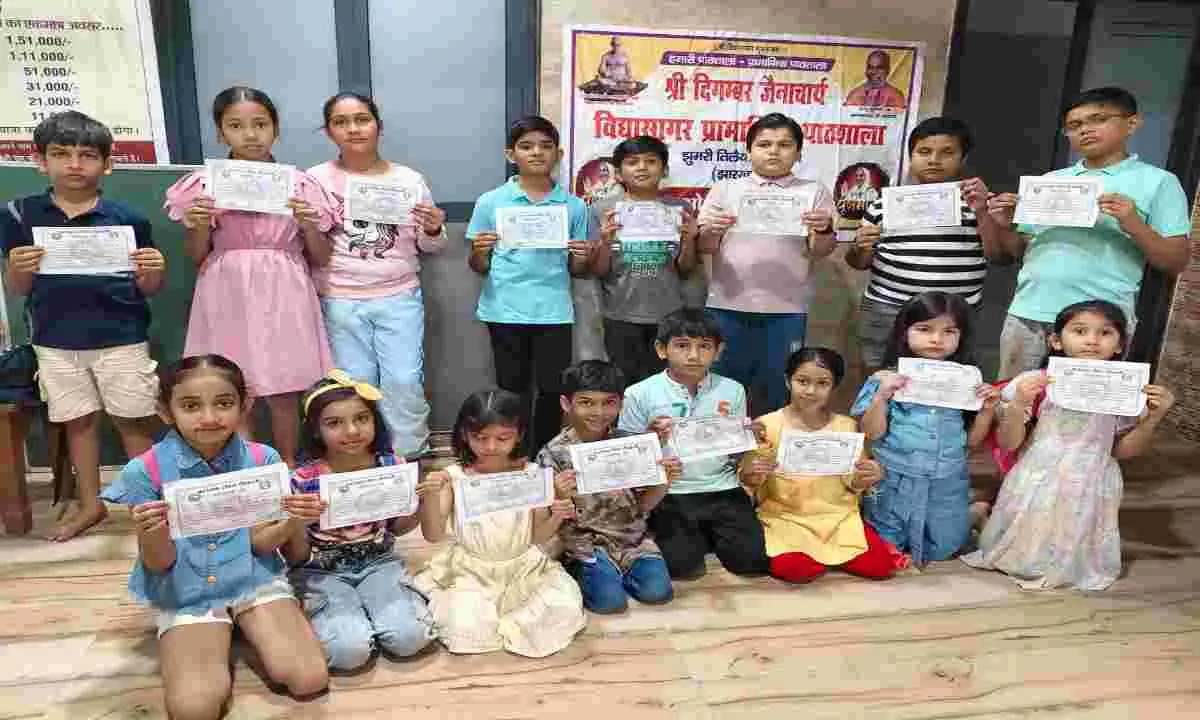 Koderma News: जैन पाठशाला के बच्चों ने पटाखा रहित दीवाली मनाने का लिया संकल्प