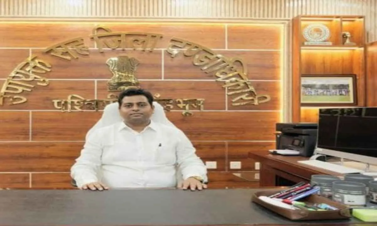 अवैध राशि वसूली के आरोप में तीन स्नातकोत्तर प्रशिक्षित शिक्षक निलंबित