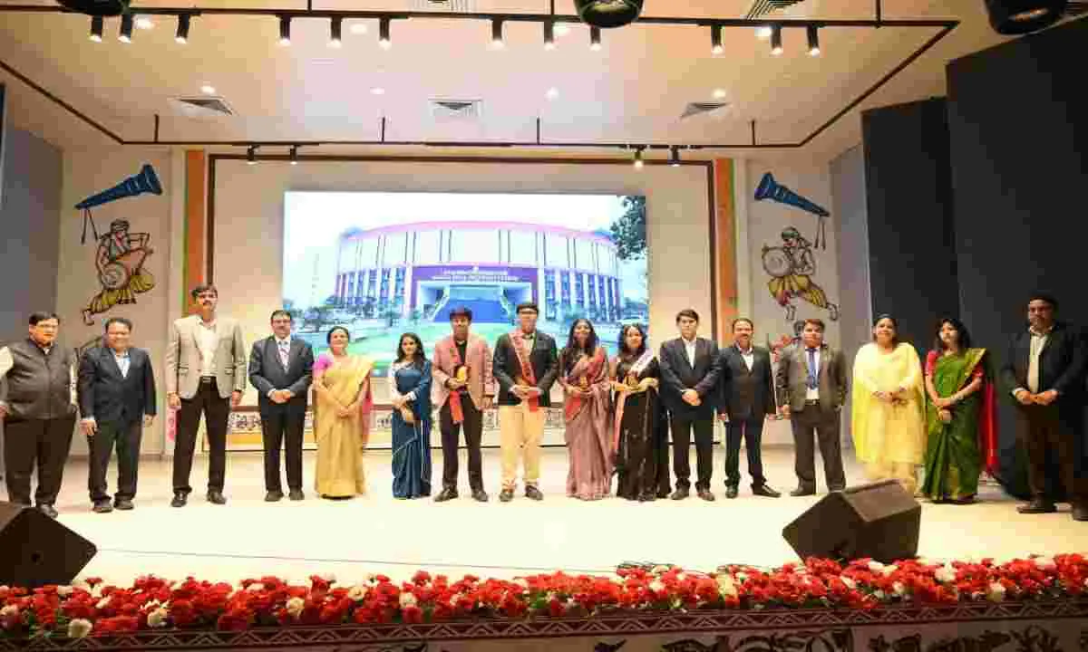 Ranchi News: एसबीयू में फ्रेशर्स डे की धूम, विद्यार्थियों ने जमकर की मस्ती