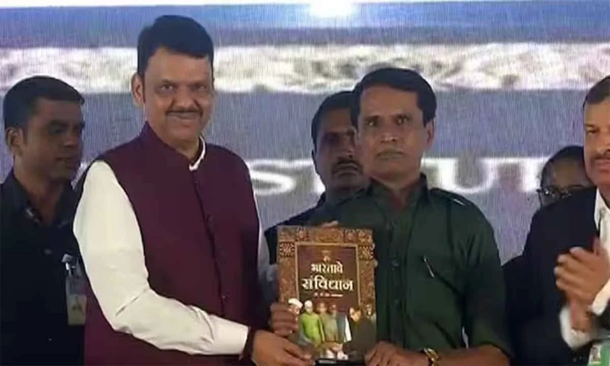 6 करोड़ का इनामी नक्सली सहित 60 नक्सलियों ने हथियार डालकर मुख्यमंत्री के सामने किया आत्मसमर्पण