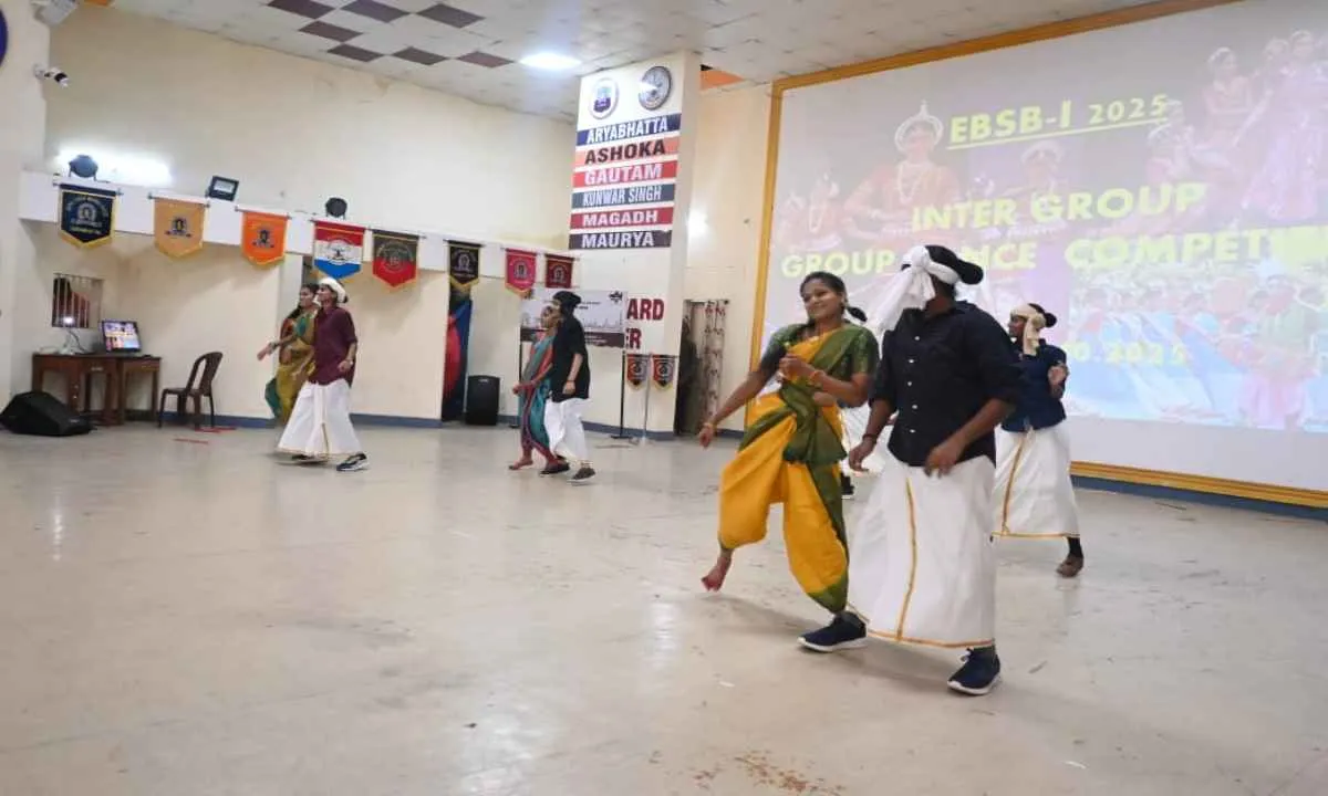 Koderma News: एक भारत श्रेष्ठ भारत राष्ट्रीय शिविर के दसवे दिन गूंजा देशभक्ति और सांस्कृतिक एकता का स्वर