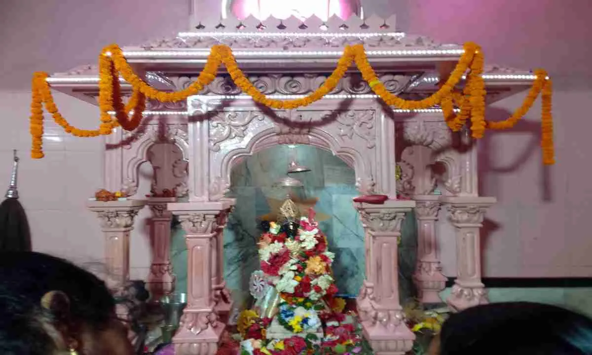 Koderma News: 1967 से सामंता काली मंदिर में हो रही पूजा, जयकारों से गूंजा पूजा स्थल 