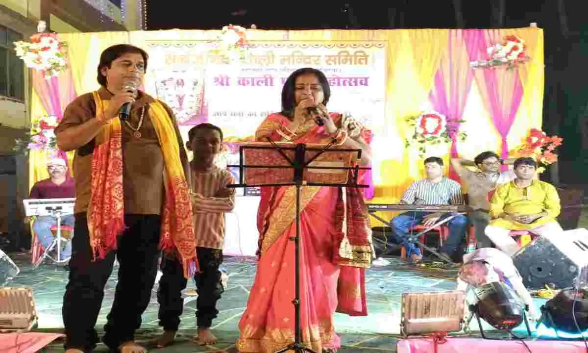 Koderma News: रेलवे स्टेशन काली मंदिर में भव्य जागरण व भंडारा का आयोजन