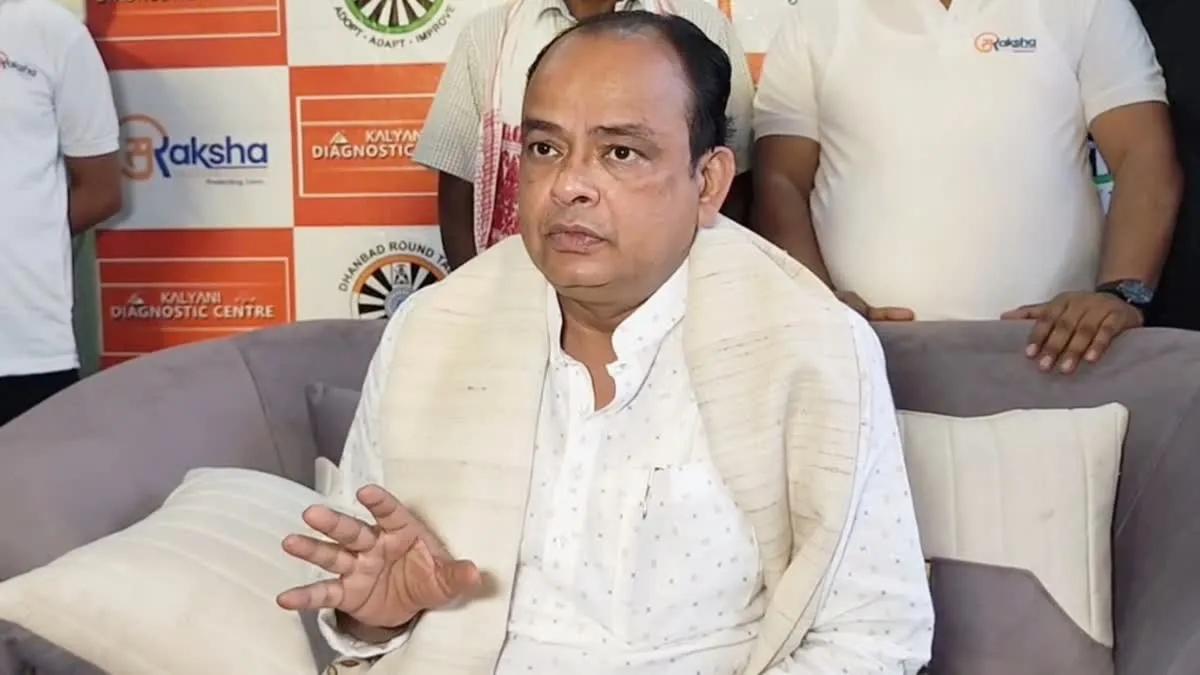 धनबाद के सरकारी अस्पताल में घुसा सियार, स्वास्थ्य मंत्री ने दिया चौंकाने वाला बयान!