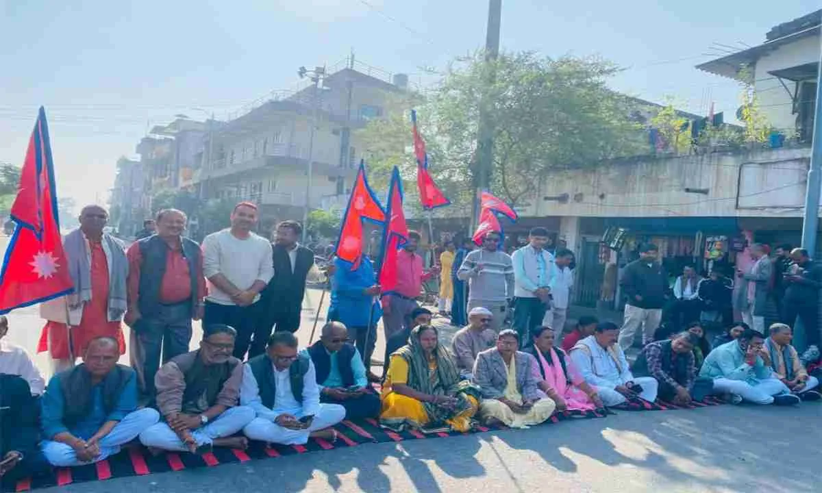 नेपाल में मधेश सरकार गठन रद्द करने की मांग, सात दलों का धरना सातवें दिन भी जारी