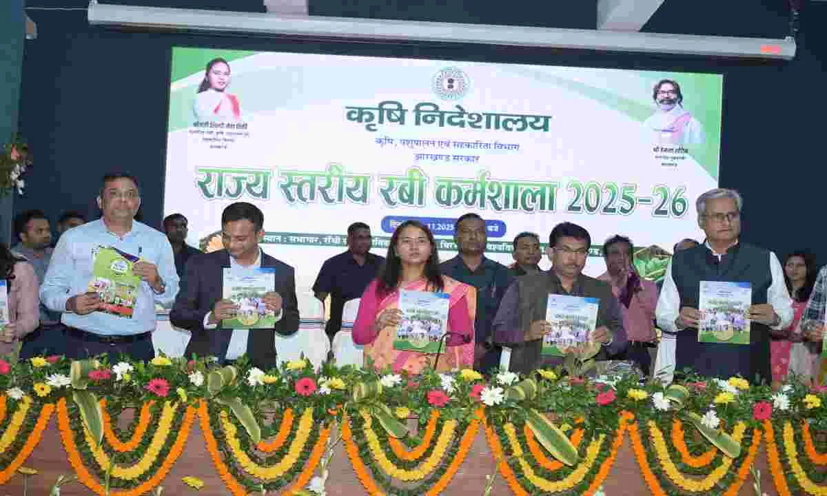 अधिकारी किसानों के जीवन में बदलाव लाने के लिए करें ठोस प्रयास: शिल्पी नेहा तिर्की