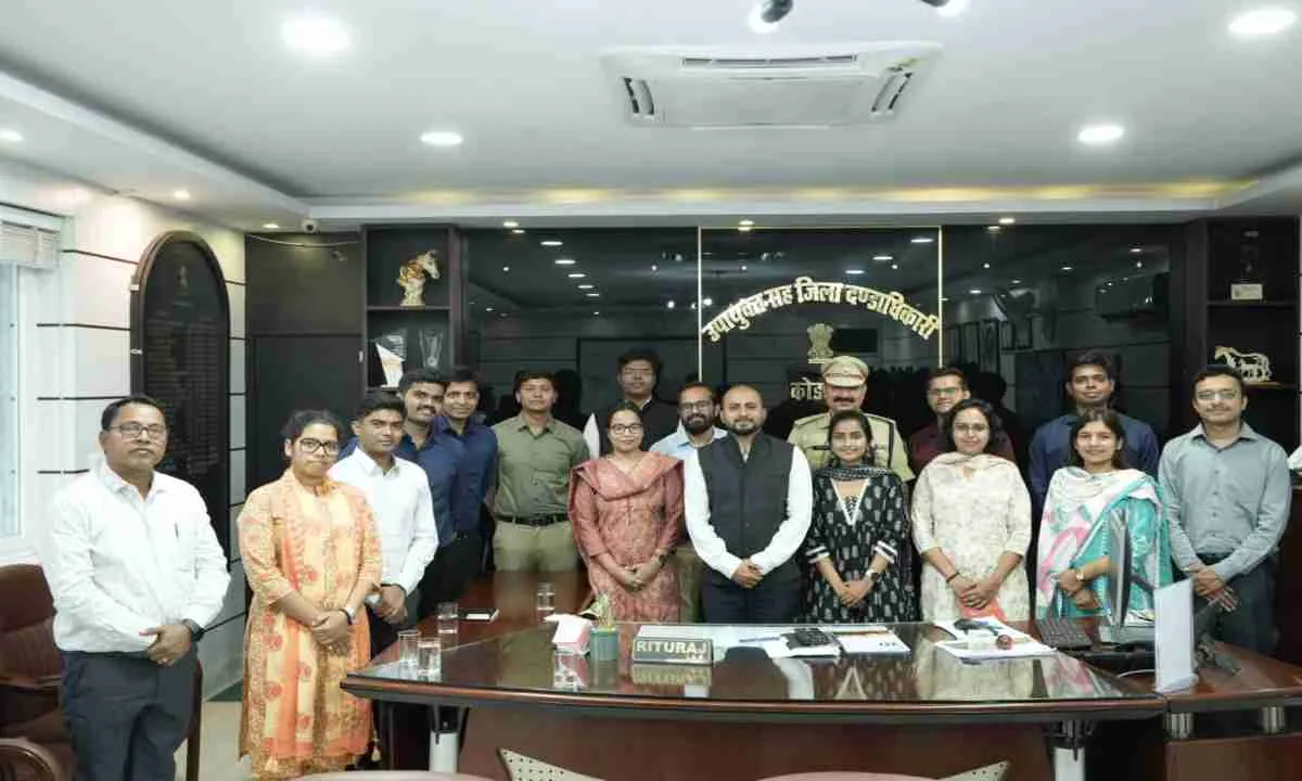 फाउंडेशन कोर्स के प्रशिक्षु अधिकारी कोडरमा पहुंचे, उपायुक्त ने किया स्वागत