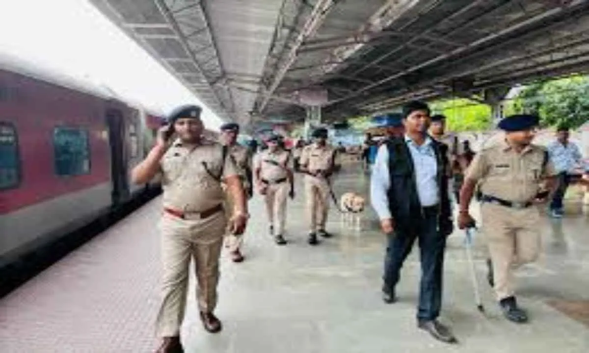 आरपीएफ ने लोहरदगा रेलवे स्टेशन पर चलाया सघन जांच अभियान