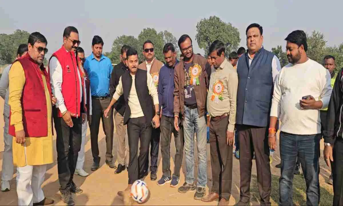 डोमचांच में अंतर जिला फुटबॉल टूर्नामेंट का शुभारंभ, बोकारो ने हजारीबाग को 2-0 से हराया
