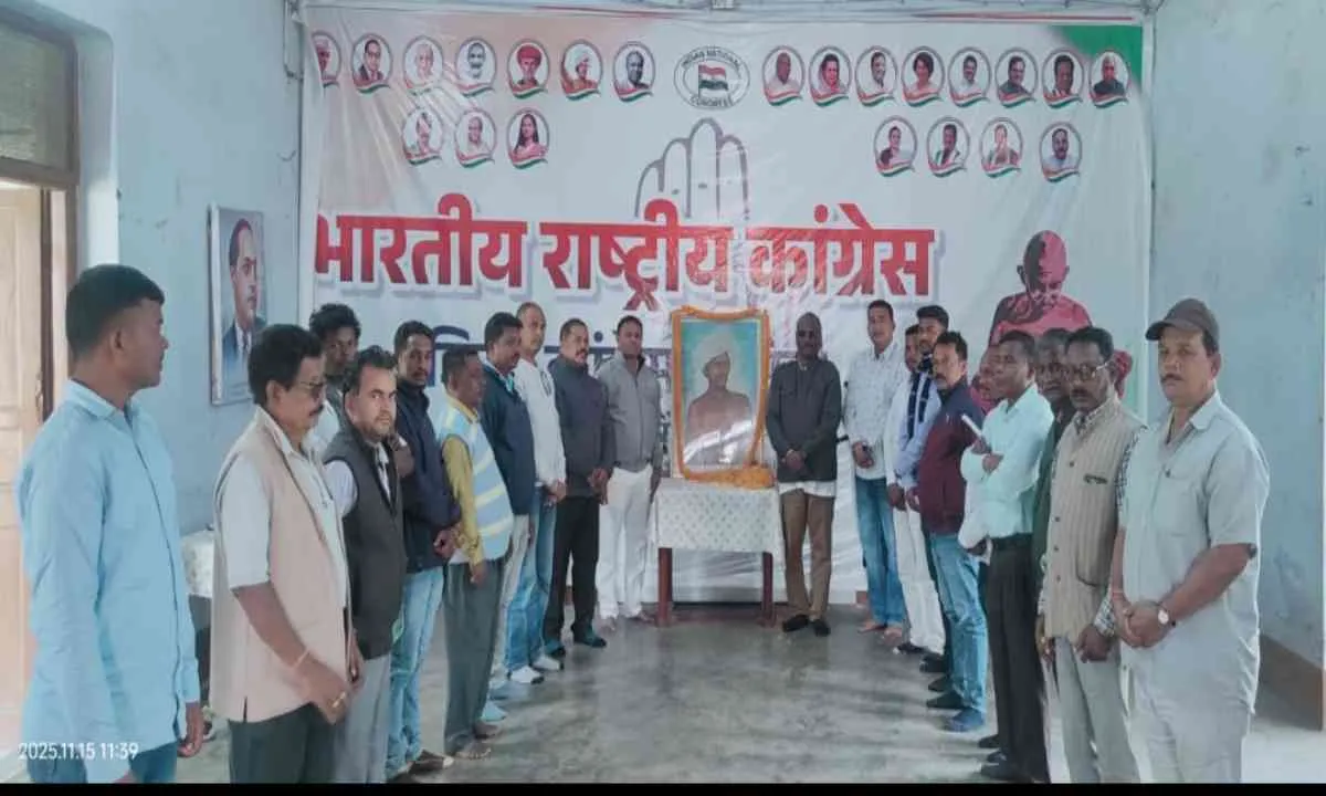 Chaibasa News: धरती आबा बिरसा मुंडा को कांग्रेस नेताओं ने दी श्रद्धांजलि