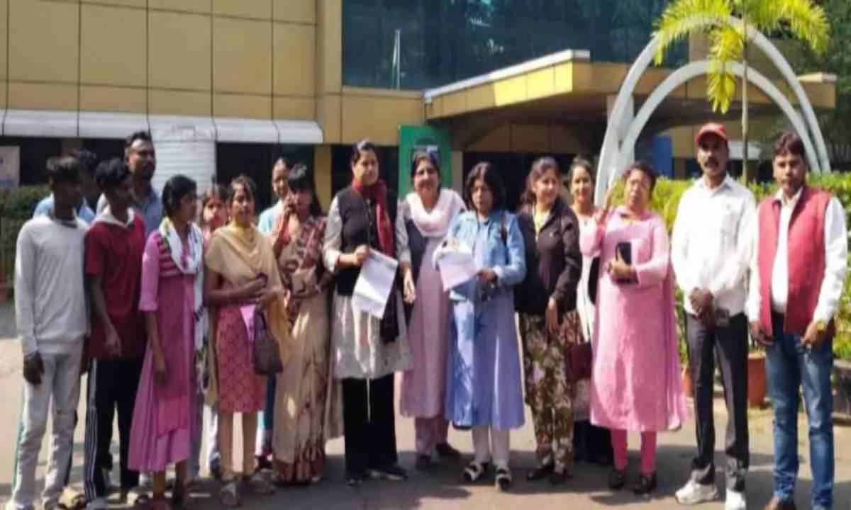 शहर में बढ़ती आवारा पशुओं पर नियंत्रण की मांग तेज, उपायुक्त को सौंपा गया ज्ञापन