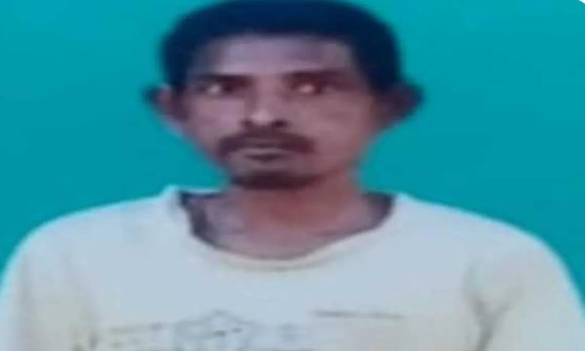 मथुरापुरी जंगल में पेड़ से लटका मिला युवक का शव, पांच दिन से था लापता