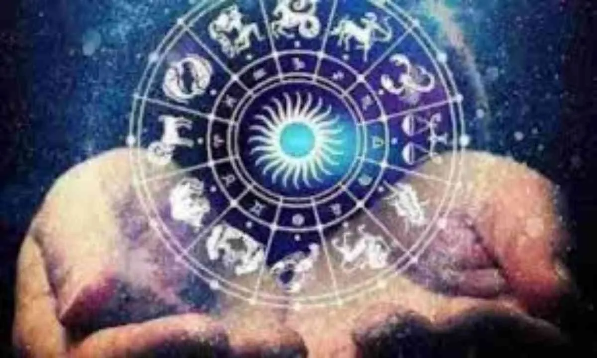 Horoscope: चंद्रमा का प्रभाव, राशियों पर बदलाव: जानें आज क्या कह रहे हैं आपके सितारे