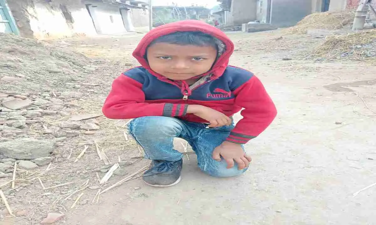 लापता बच्चे का कुएं से मिला शव, हत्या की आशंका से गांव में तनाव