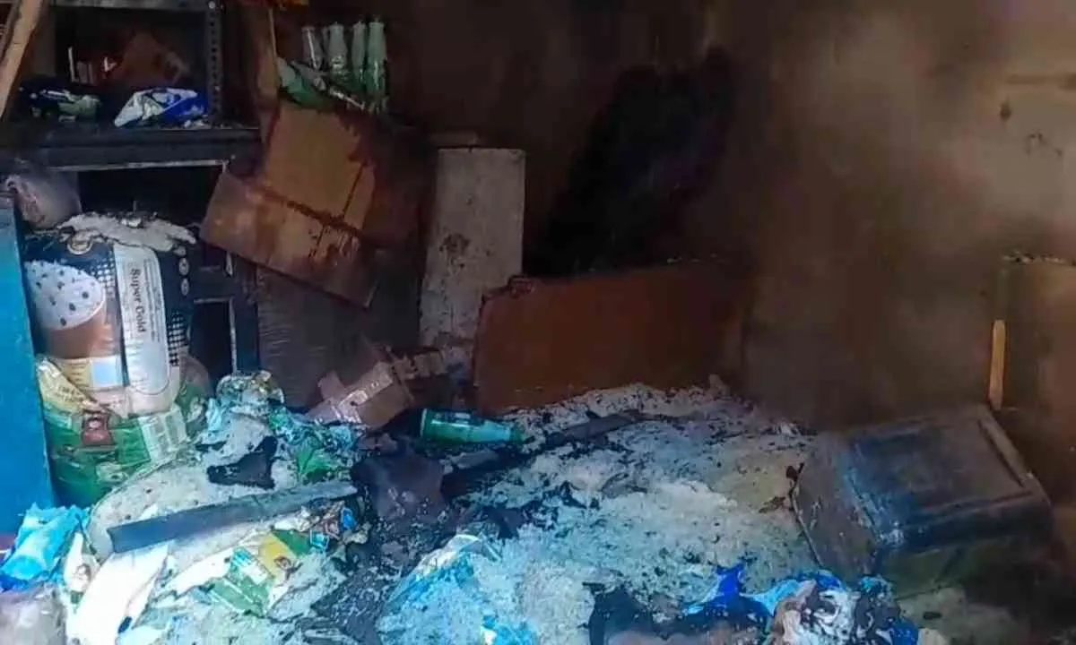 सिदगोड़ा बाजार में भीषण आग, छह दुकानें और गोदाम जलकर राख
