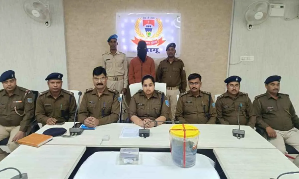 पलामू पुलिस की बड़ी कार्रवाई: ₹32.50 लाख की अफीम बरामद, तस्कर गिरफ्तार