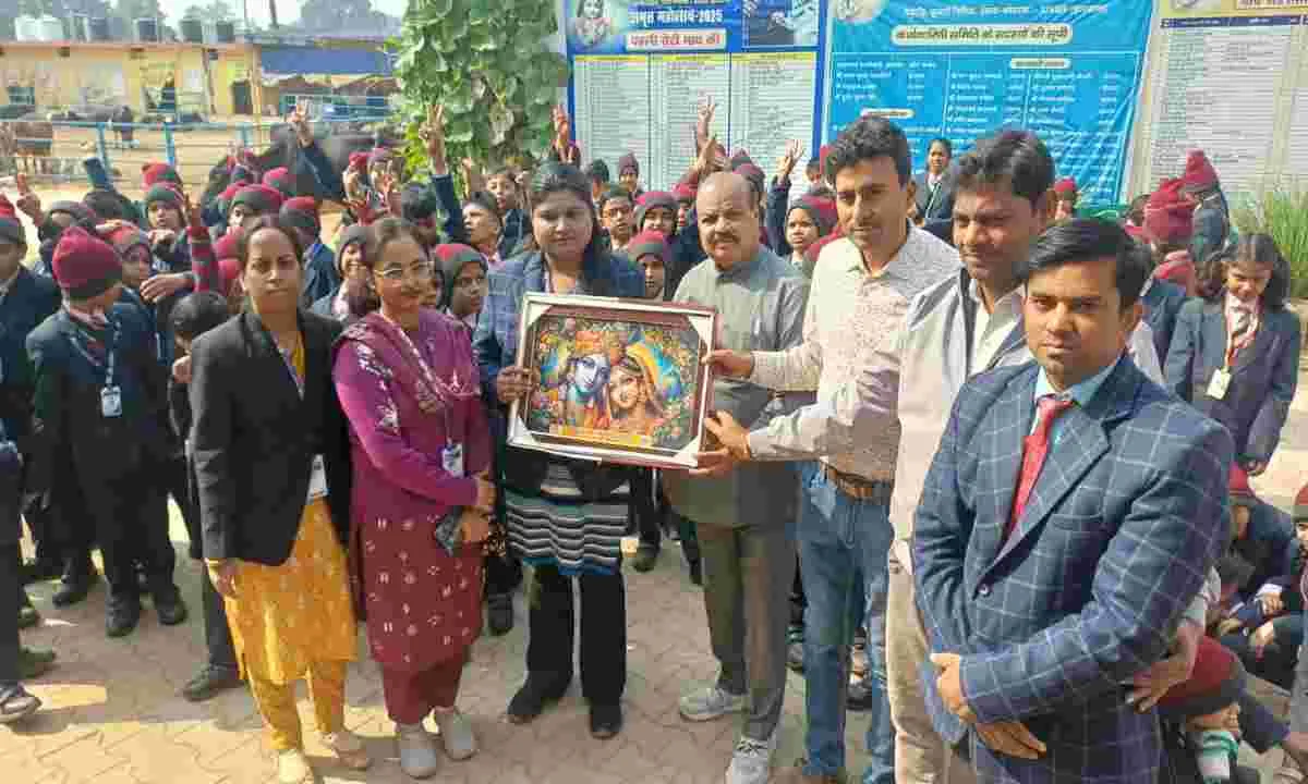 Koderma News: ग्रिजली विद्यालय के बच्चों ने किया गौशाला परिसर का भ्रमण