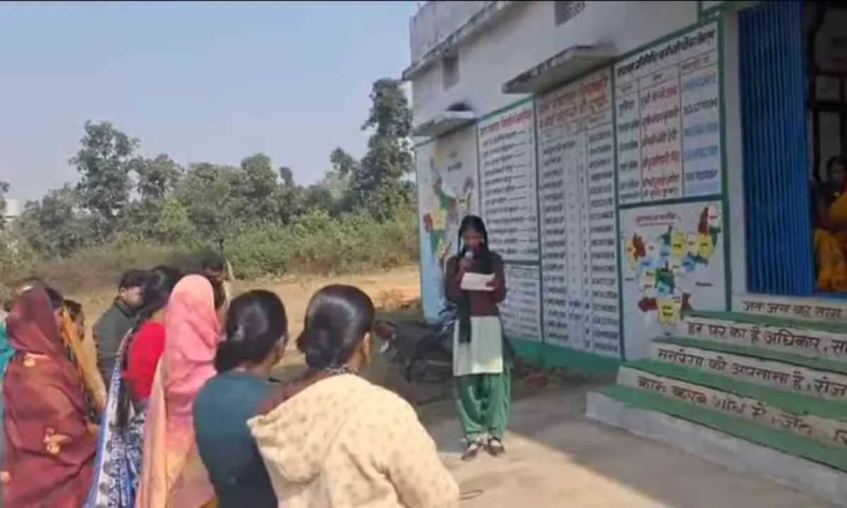 स्कूली विद्यार्थियों ने बाल विवाह के खिलाफ किया नुक्कड़ नाटक का मंचन