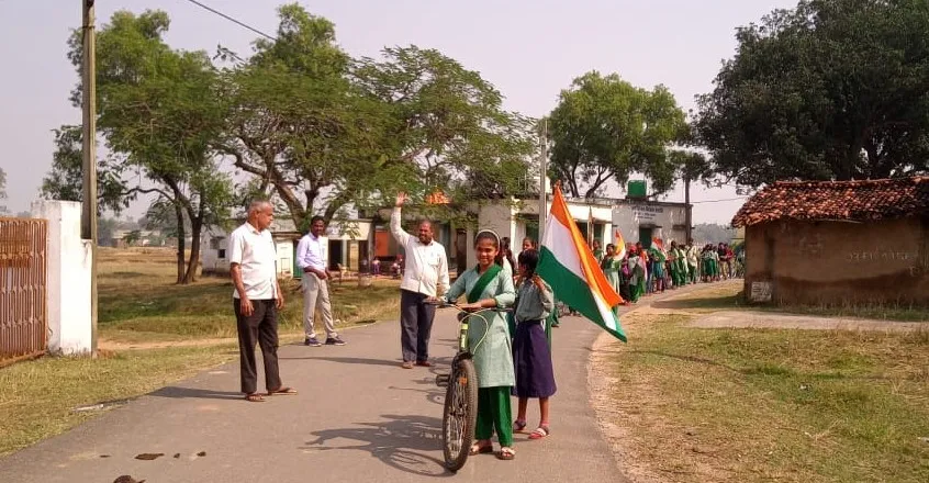 Jharkhand Foundation Day 2025: देवरी में बच्चों की साइकिल रैली से गूंजा देशभक्ति का जश्न