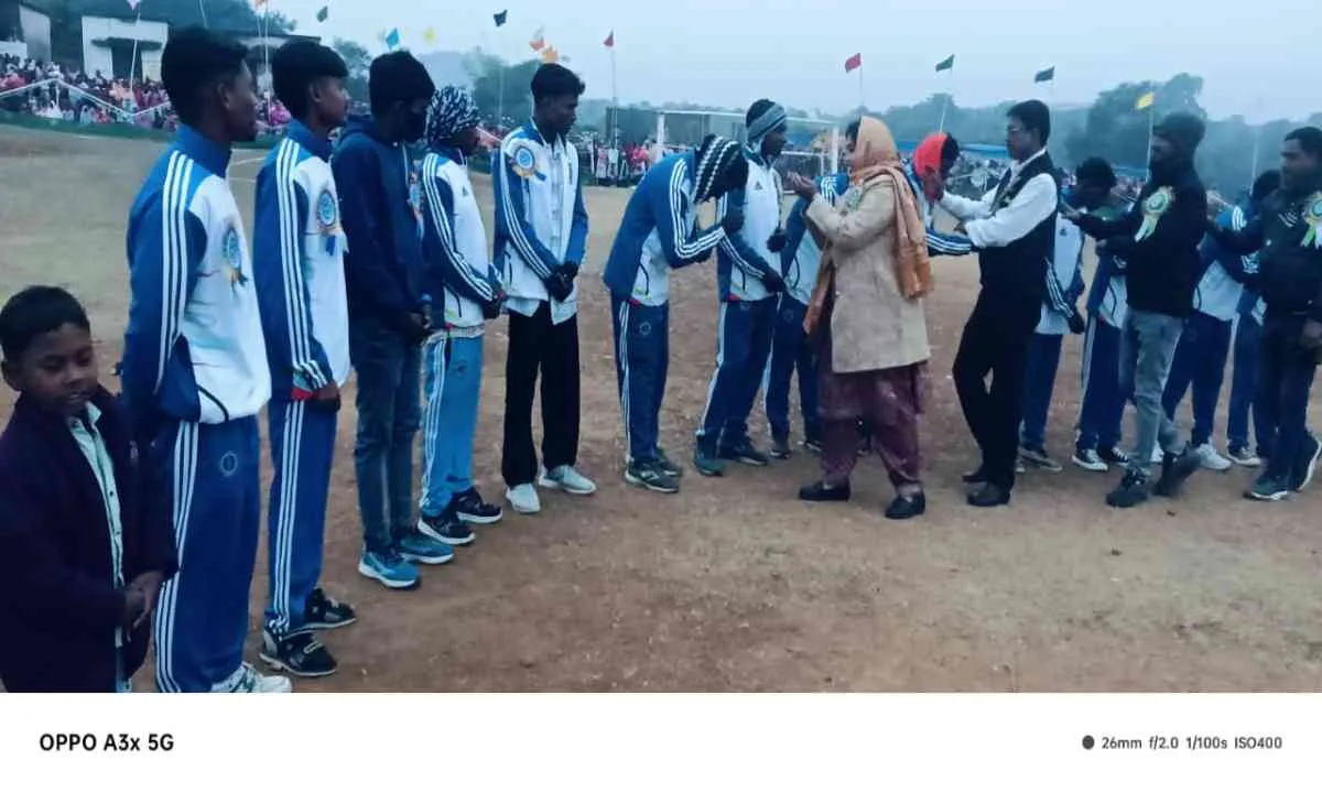 रामपुर में तीन दिवसीय फुटबॉल प्रतियोगिता का फाइनल संपन्न, जालोकुंडी बनी विजेता