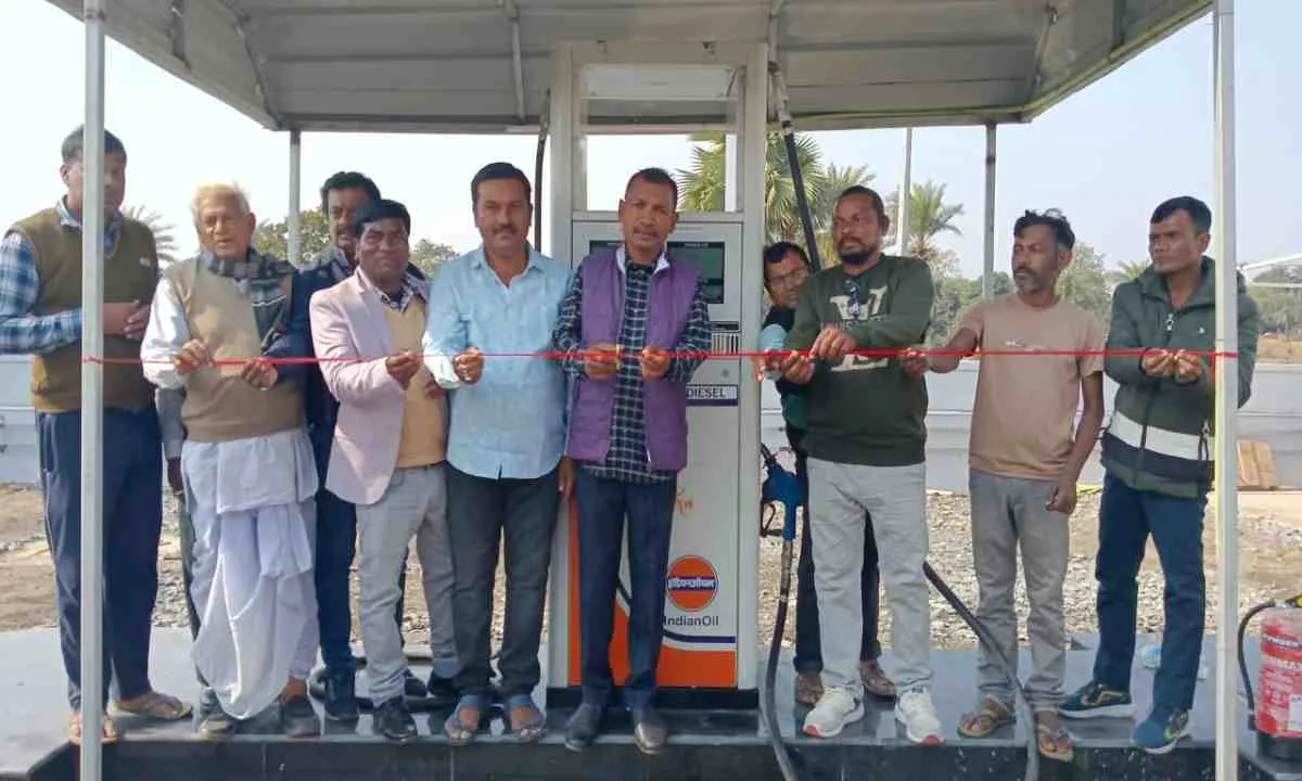 प्रखंड प्रमुख ने किया बाबा चुटोनाथ इंडियन ऑयल पेट्रोल पंप का उद्घाटन