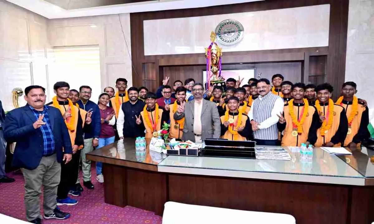 मुख्यमंत्री हेमंत सोरेन ने राष्ट्रीय चैंपियन अंडर–14 फुटबॉल टीम को दी बधाई