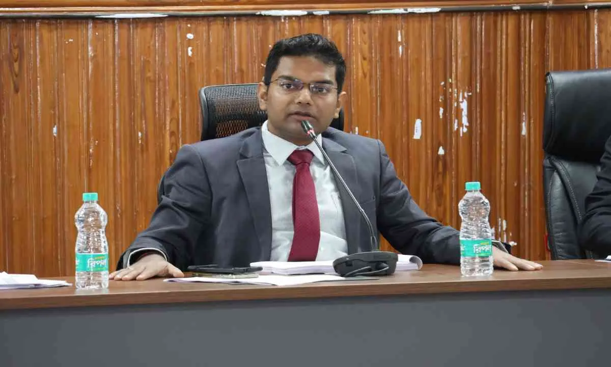 उपायुक्त ने किया दुमका लैम्प्स का निरीक्षण, धान खरीद को लेकर दिए कड़े निर्देश