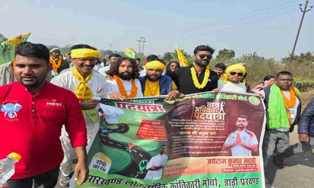 छात्रवृत्ति को लेकर बड़ा आंदोलन: देवेन्द्र नाथ महतो के नेतृत्व में पदयात्रा रांची की ओर