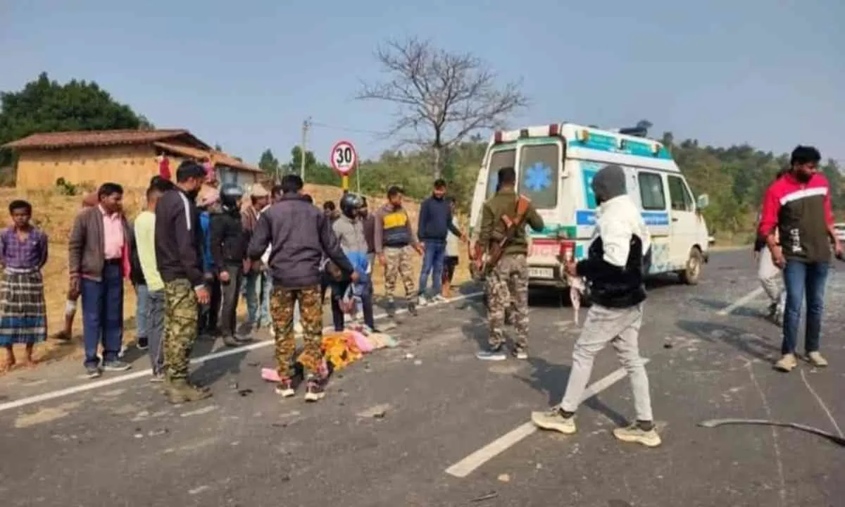 पीरटांड के पाण्डेयडीह में आपस में टकराई तीन गाड़ियां, एक महिला की मौत