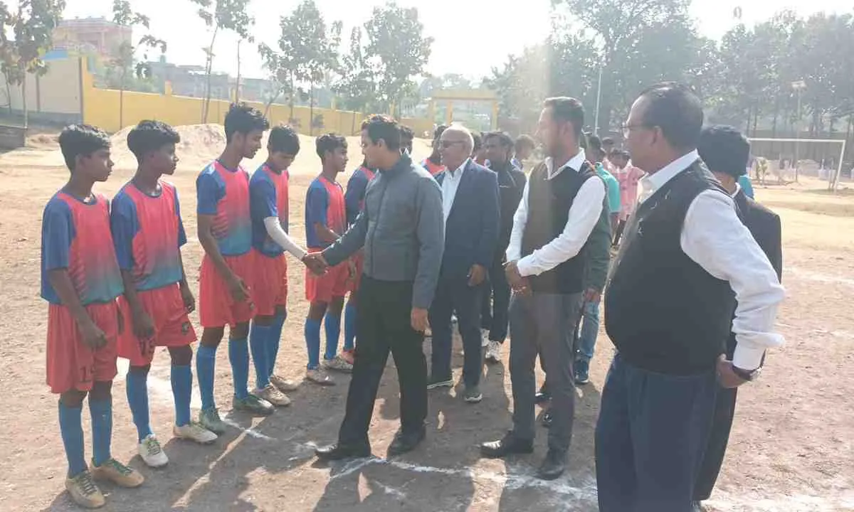 किरण पब्लिक स्कूल गिरिडीह में बिरसा मुंडा फुटबॉल अकादमी का भव्य उद्घाटन