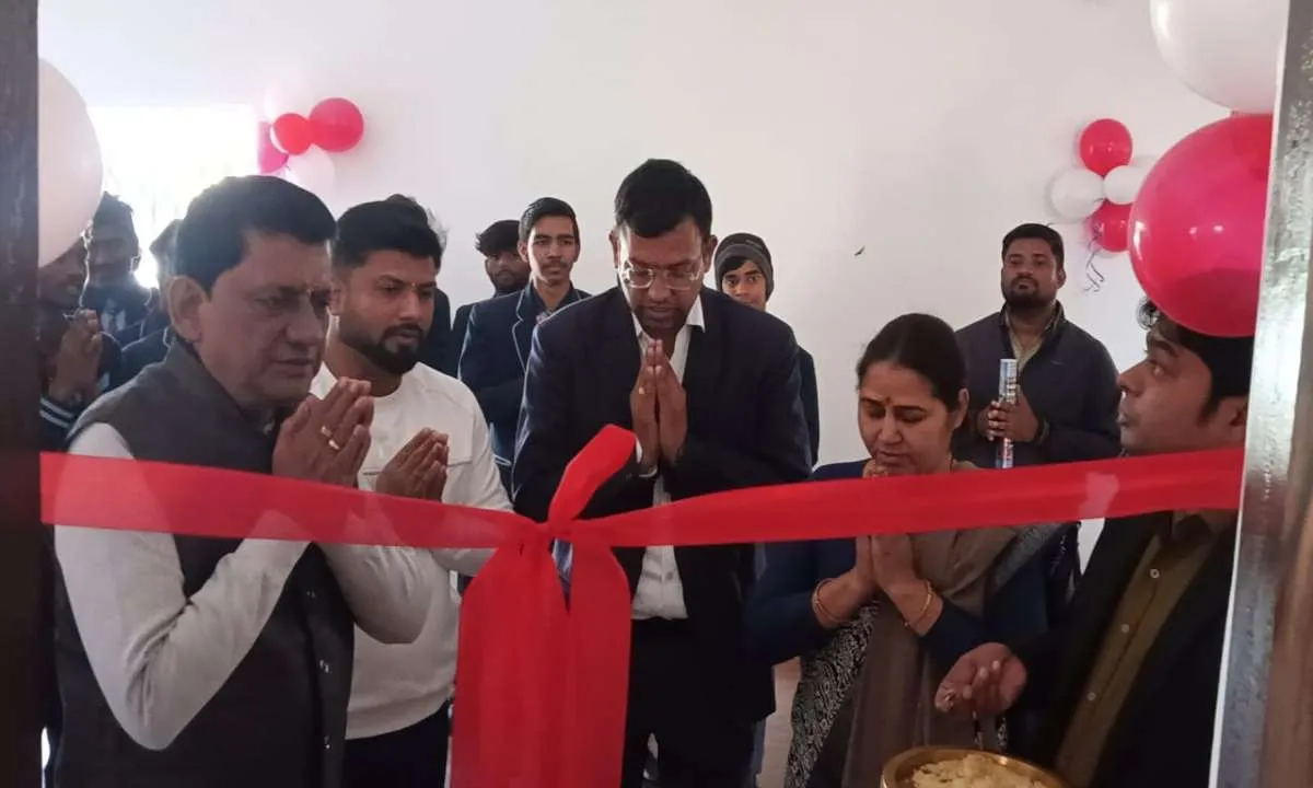 Koderma News: श्री दिगम्बर जैन विद्यालय में हुआ भव्य साइंस लैंब का उद्घाटन