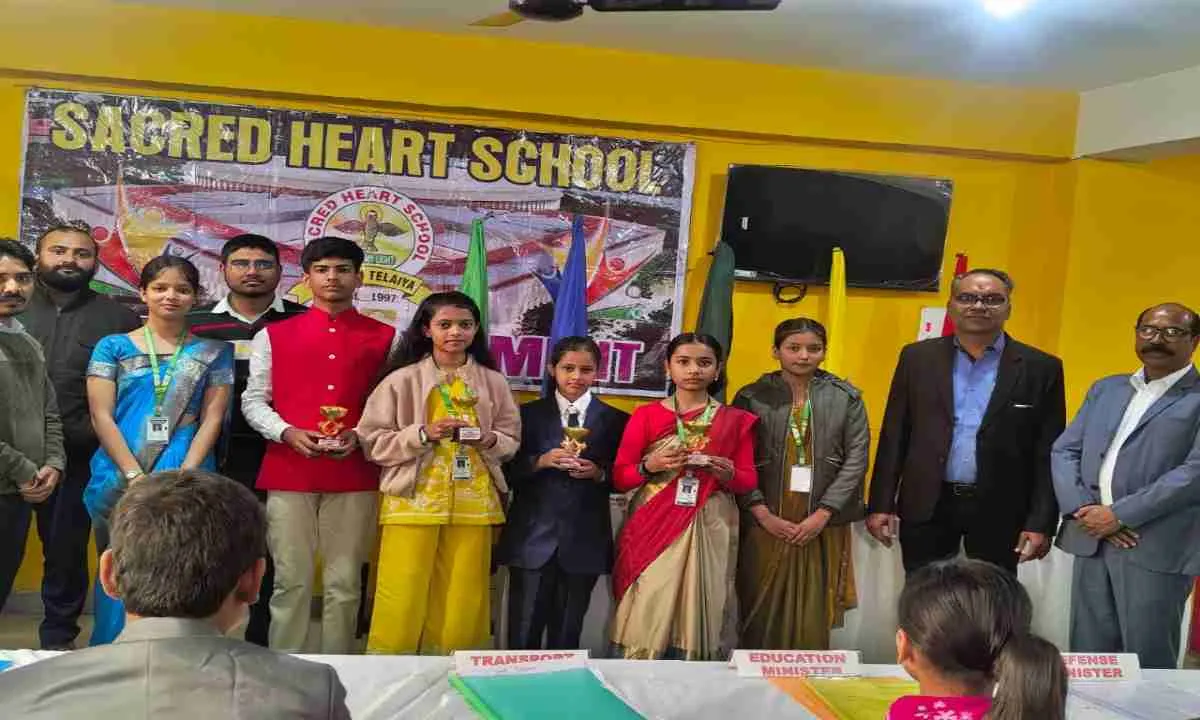 सेक्रेड हार्ट स्कूल में लोकतंत्र की जीवंत तस्वीर, तृतीय यूथ पार्लियामेंट का सफल आयोजन