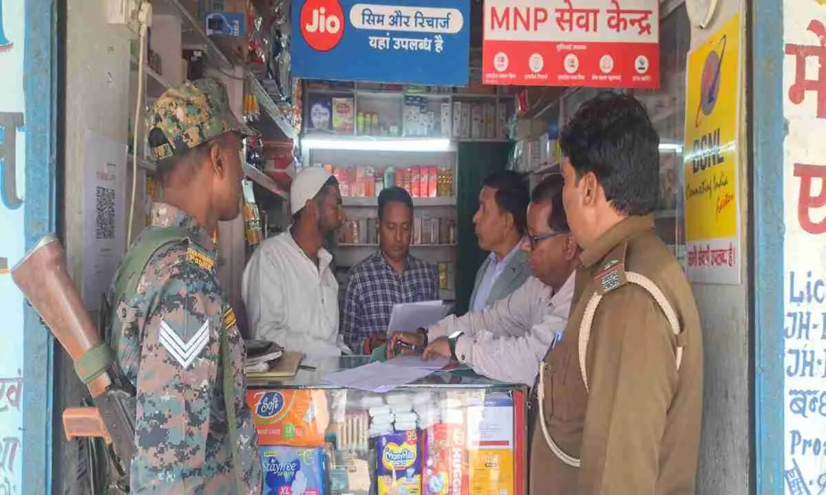 स्वास्थ्य विभाग की बड़ी कार्रवाई: मरकच्चो में बिना लाइसेंस वाली दुकानों पर शिकंजा